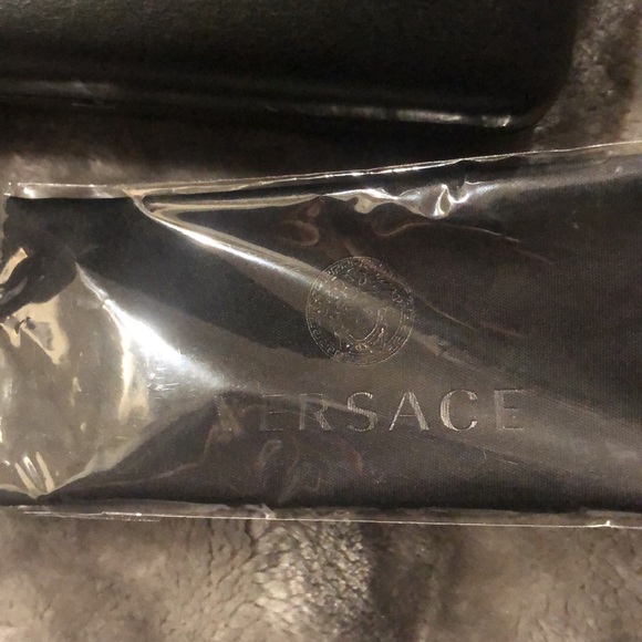 Versace glasses case - Picture 2 of 3